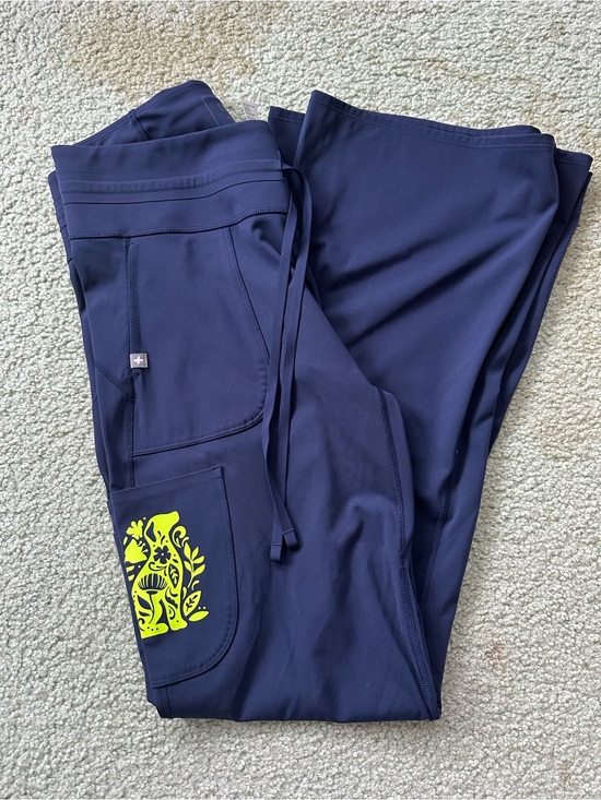 Figs Pants - FIGS NAVY BLUE high-waisted Seville Scrub Pants with Accent Pocket- SIZE XL